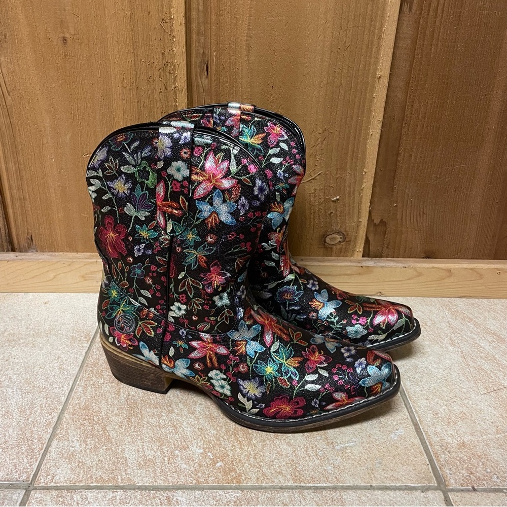 Metallic Floral Roper Snip Toe Boots